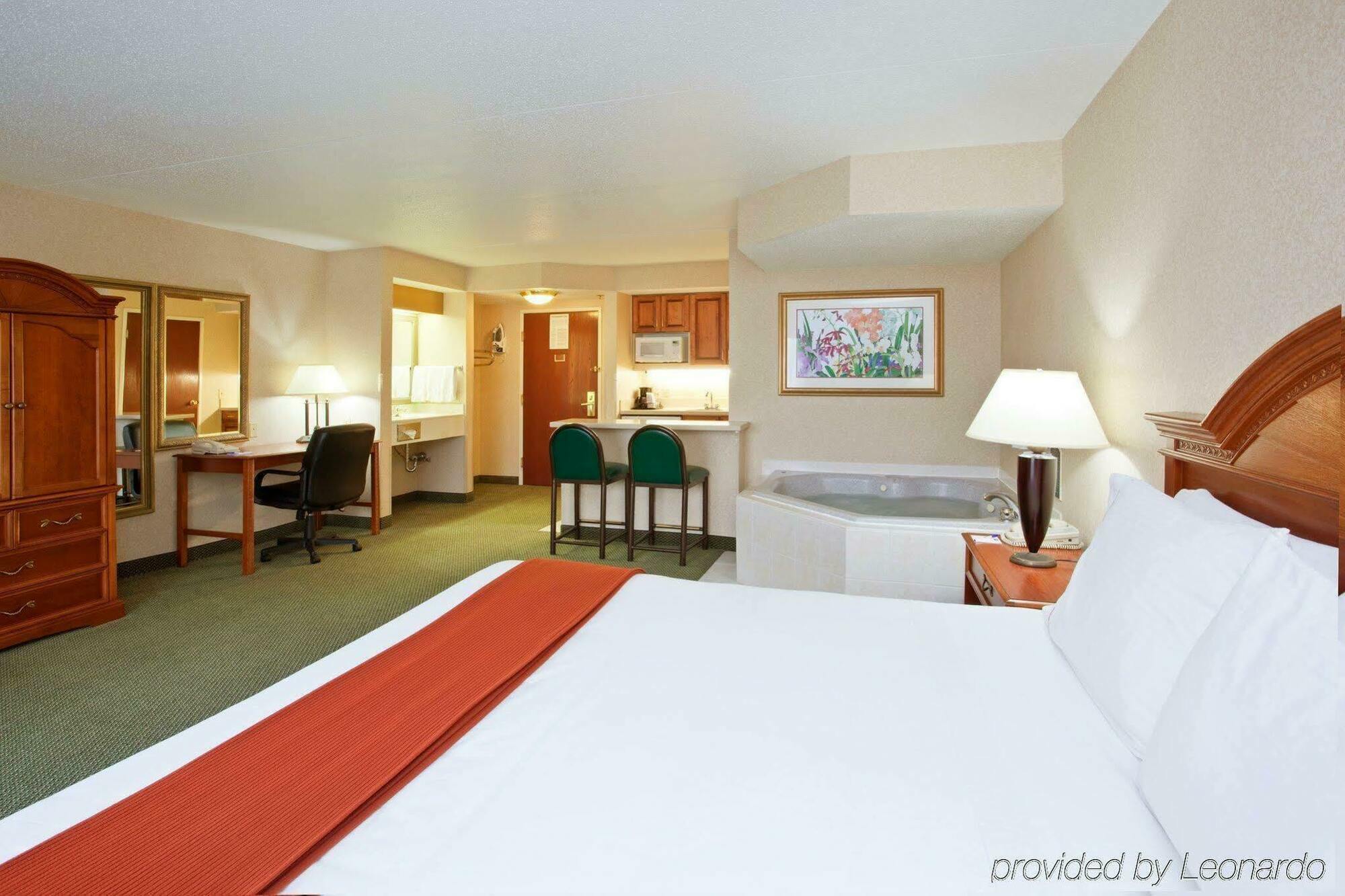 Holiday Inn Express Pittsburgh-Bridgeville By Ihg Экстерьер фото